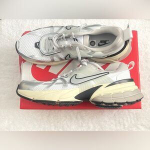 Nike V2K RUN Pure Platinum Metallic Silver Men Unisex Casual Shoes HJ4497-100